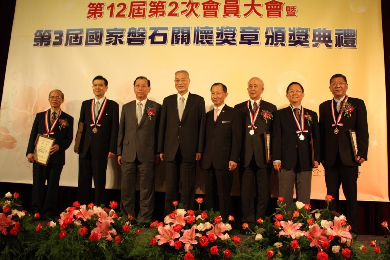 2011/08/09 第３屆國家磐石關懷獎章得主合影